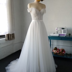 Simple off shoulder lace tulle beach wedding dress, boho lace wedding dress with tulle skirt, bohemian sweetheart A-line lace wedding  gown