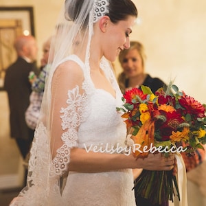1 tier mantilla lace wedding veil,fingertip lace veil,Alencon lace fingertip veil,short lace veil, ivory mantilla lace bridal veil V616