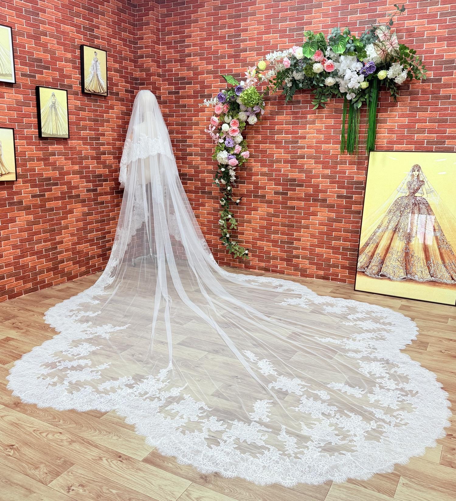 Stunning, never worn , bridal veil. Beautiful lace to frame the train! Perfect Bridal Ivory Long Single Tier Veil with Lace Train main image 2