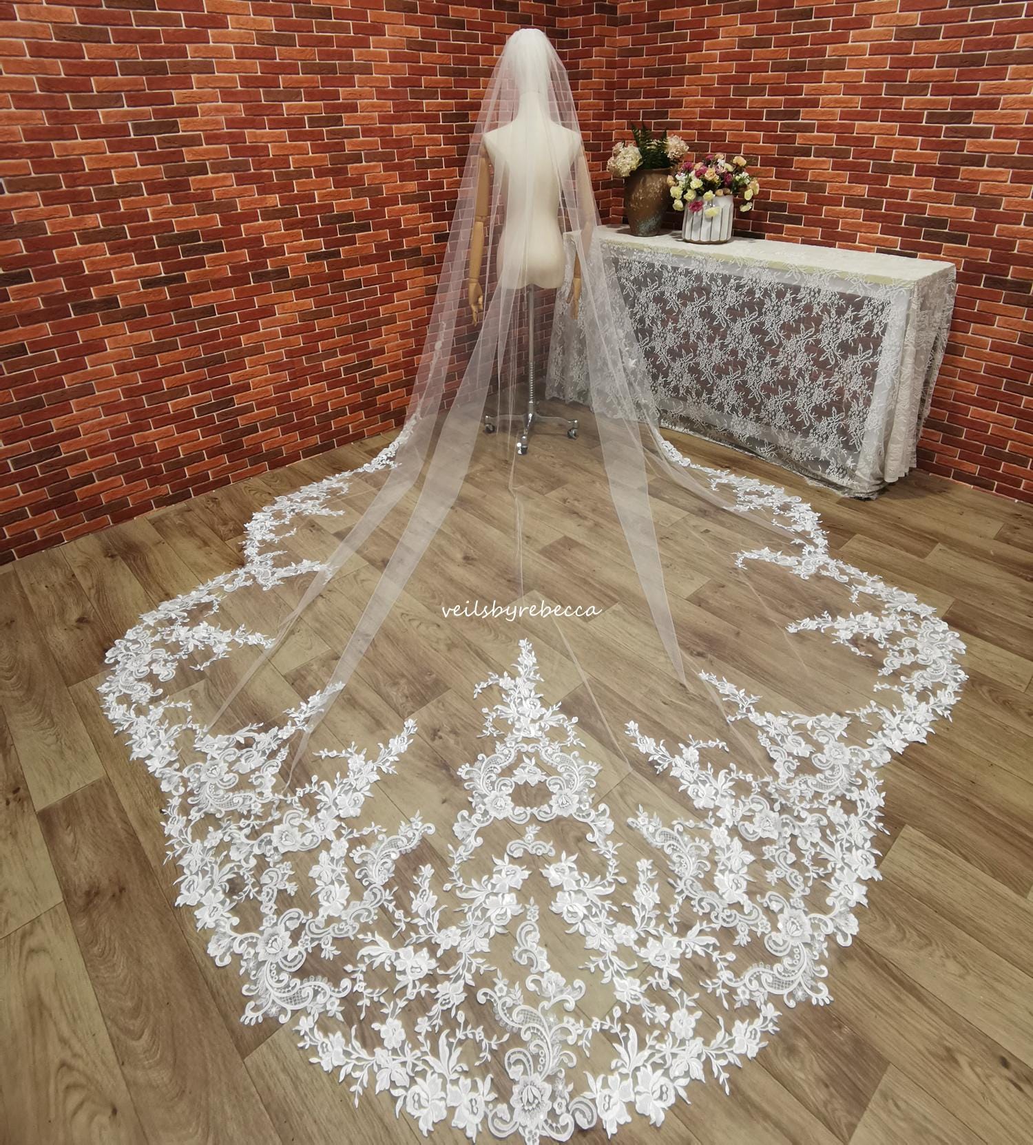 Sparkling Sequin Floral Lace Cathedral Wedding Veil: Ivory  display picture 1