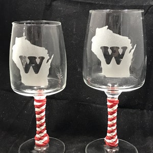Wisconsin-Themed Wine Glass: Unique Gift for Badger Fans, Football Enthusiasts & University Alumni