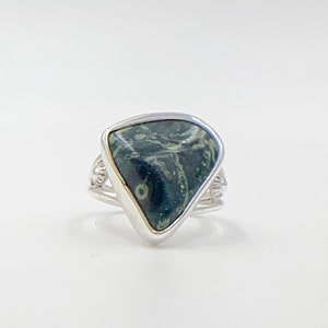 Malachite ring, Malachite statement ring, Green ring, Green gemstone ring, Geometrical ring, Minimalist ring, Large statement ring, Silver