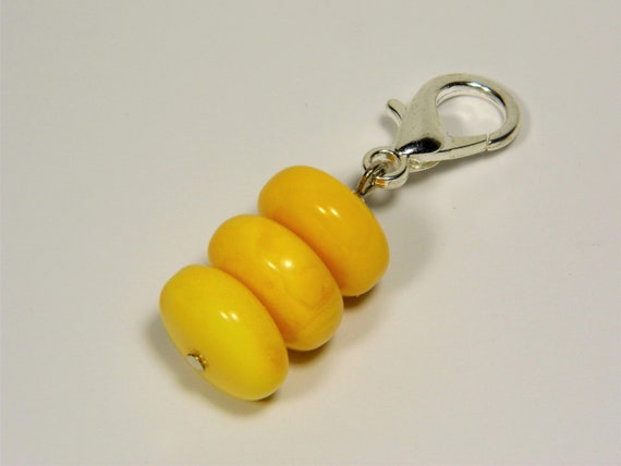 Natural Baltic Amber pendant / keychain / keyring yellow / butterscotch 006R-1