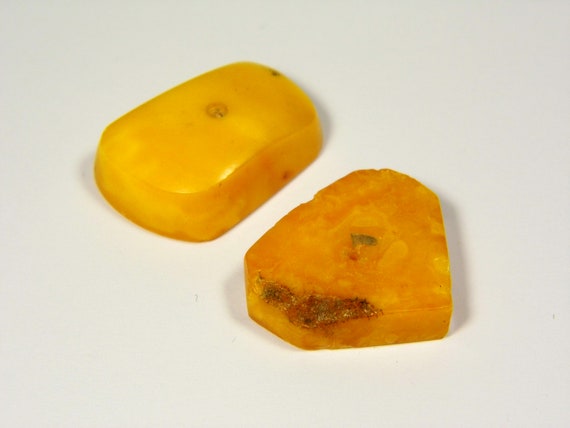 2pcs. Vintage Baltic Amber Stones Butterscotch Egg Yolk Yellow Natural Old 5970