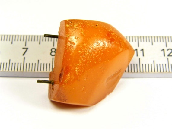 Old Baltic Amber vintage 7.8 grams butterscotch / egg yolk stone 3327