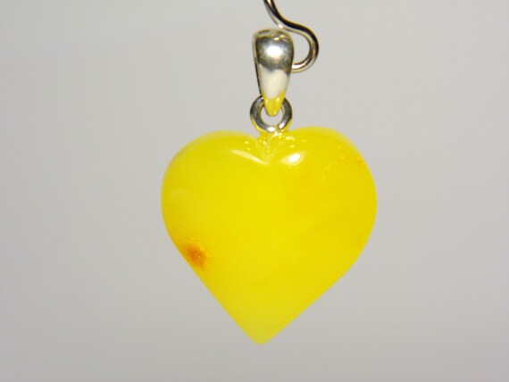 Baltic Amber Heart Pendant Charm 0.71x0.71" Yellow Butterscotch Natural 4789