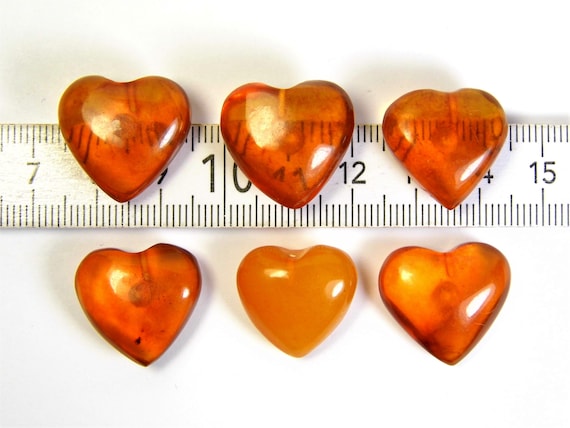 Lot of 6 heart shape pressed Baltic Amber vintage stones 11 grams 3462