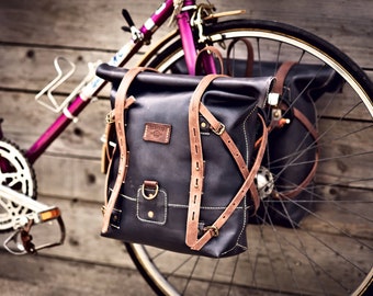 Side pannier in vegetable tanned leather.