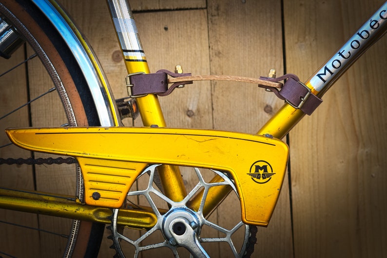Poignée de transport en cuir vintage fait main vélo pliant brompton cadre poignée plier vélo de montagne hybride vélo de route ex-armée grande des années 1980 - France Poignée de transport en cuir vintage fait main vélo pliant brompton cadre poignée plier vélo de montagne hybride vélo de route ex-armée grande des années 1980 - France