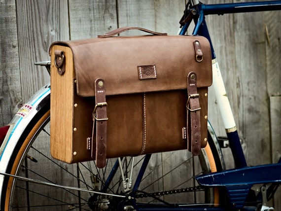 Sac bandoulière, sacoche vélo, cartable homme, sac messenger. Cuir tannage  végétal et bois de chêne. -  France