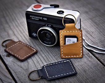 SD leather card key holder. SD card case for photographer. Customizable.