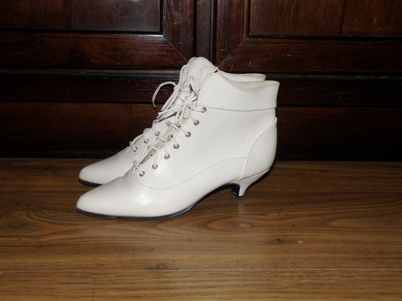 80-s White Kitten Heel Boots With Laces Size 24 EU38 US7.5 - Etsy