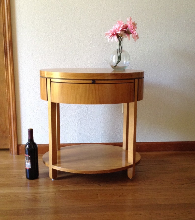 Vintage Oval Mid Century Modern Inlaid Baker Furniture Company Side Table Nightstand End