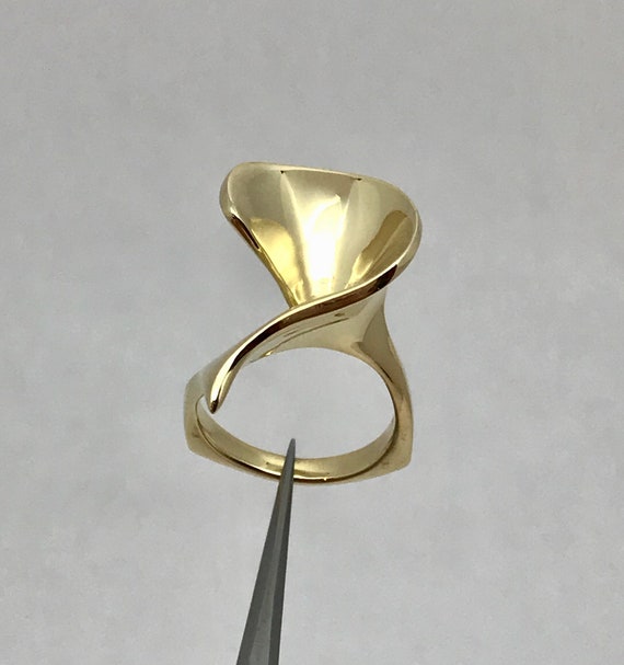 Unique Design & Fun Solid Gold Woman's Ring / Vintage