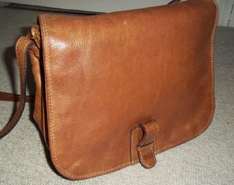 Vintage 1980's Tan Leather Shoulder Bag, Saddle Bag, Crossbody, Messenger, Hobo Chic