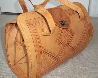 Vintage Tan MOROCCAN Leather Barrel Bag, Tooled Leather Bag, Grab Bag, Handbag, Hippy Chic, Boho Leather Bag