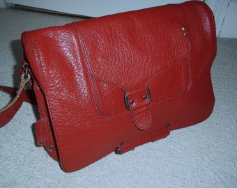 Stunning Vintage AUNTS&UNCLES Large Cherry Red Leather Messenger Bag, Shoulder Bag, Satchel, Organiser, Unisex Leather Bag