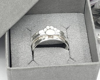Pawprint spinner ring, pawprint jewellery, pet lovers gift, dog cat ring, animal fidget ring, hammered ring, vet gift