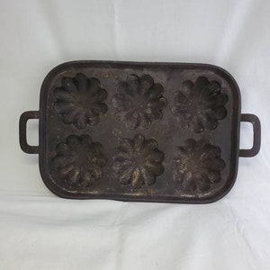 Vintage Cast Iron Cornstick Cornbread Pan With Raised Molders Mark