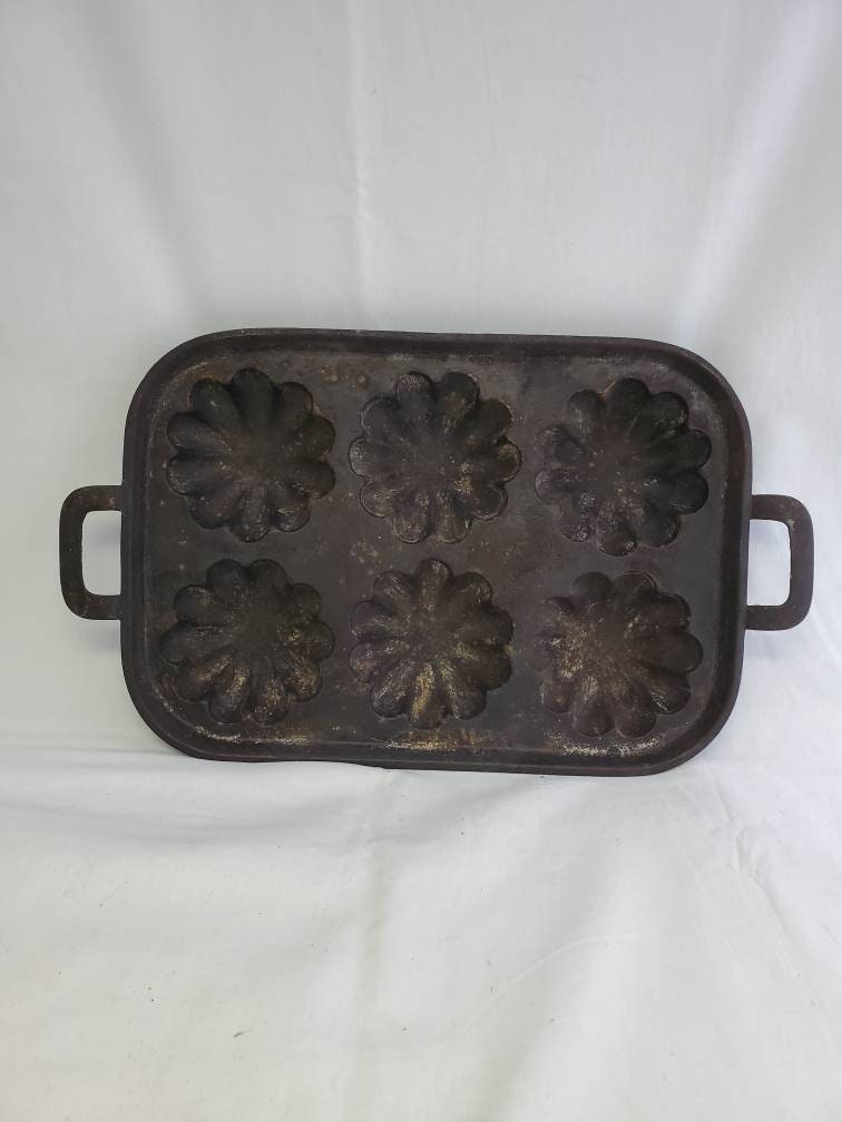 Vintage Cast Iron Bundt Turks Turban Baking Pan
