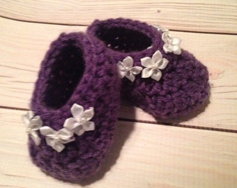 Crochet Baby Booties - Baby Slippers - Baby Shower Gift - Baby Gifts - Baby Booties - Pregnancy Announcement