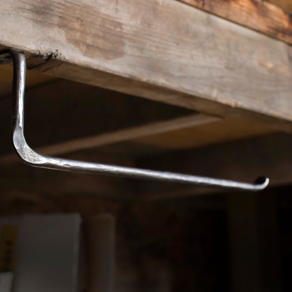 Forgé à la main sous une armoire ou sur le mur Porte-serviettes en papier de style ferme martelé rustique