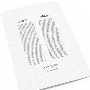 以下が含まれることがあります： ジャスティンとアリスの名前、トンプソンという姓、2017年11月24日の日付が書かれた結婚式の誓いのプリント。誓いは筆記体で書かれており、白い質感のある紙に印刷されています。