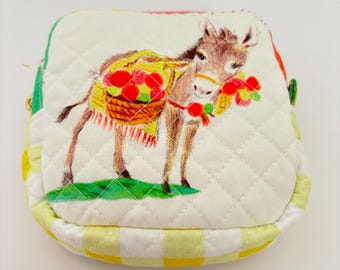 Bolsa pequeña de tela de algodón con cremallera hecha a mano, tela Heather Ross by Hand, acolchada y forrada.