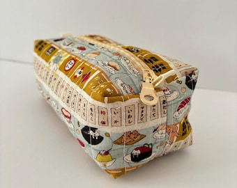 Bolsa cuadrada con cremallera, confeccionada en tela de algodón con estampado de gatos/gatitos/sushi, forrada y acolchada, hecha a mano.