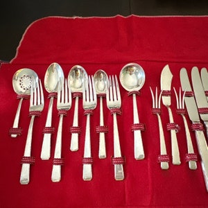 Old Lace by Towle Sterling Silver 34 piece flatware set, 1939 Old Lace pattern by Towle sterling flatware & storage case, 1326.4 grams