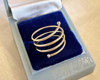 14K Gold Spiral Bypass Ring, Diamond Cut White Gold Accent, Size 7.5