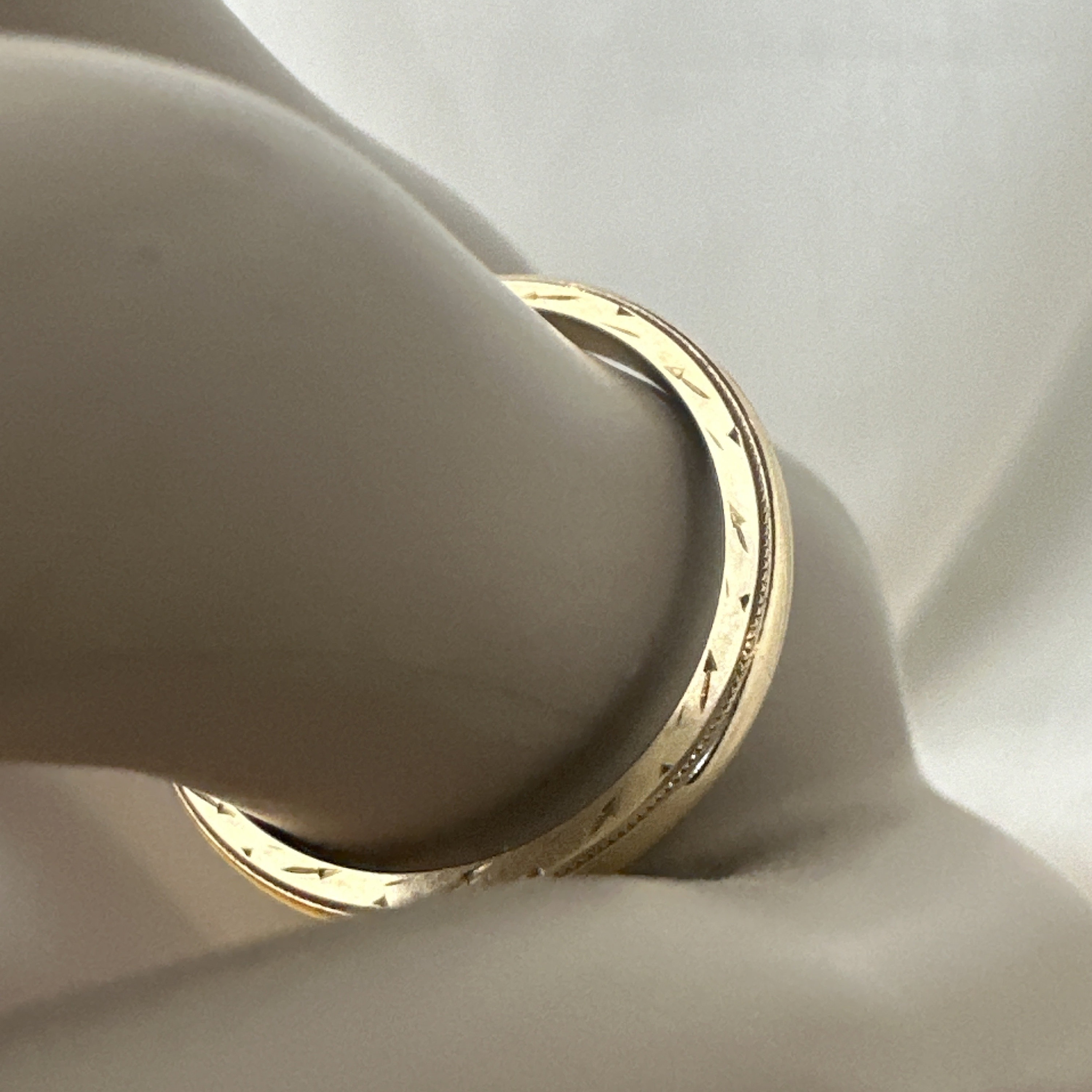 Yellow gold milgrain wedding band discount
