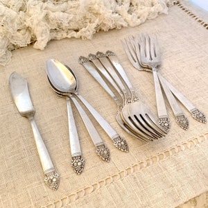 King Cedric Sterling Silver by Oneida Silver Flatware Set, 11 pieces, 1949 King Cedric pattern by Oneida Sterling flatware, 403g