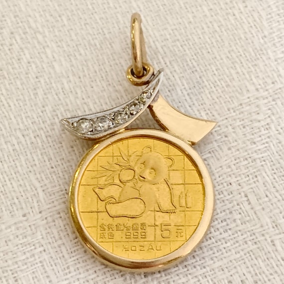Lot - 1985 CHINESE 10 YUAN GOLD PANDA COIN PENDANT WITH 14K YELLOW GOLD  ROPE CHAIN
