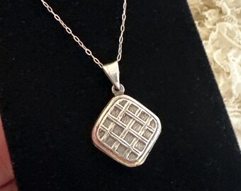 Sterling Silver Lattice Photo or Keepsake Locket Necklace