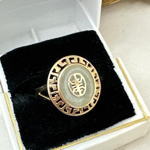 Vintage 10k Chinese Jade Longevity Statement Ring