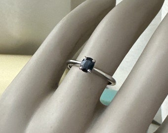 Vintage 14K white gold oval blue sapphire solitaire Ring, 14K white gold sapphire promise engagement birthstone ring