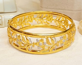 22K Yellow & White Gold Filigree Floral Hinged Bangle Bracelet, 22k two tone gold daisy flower bangle bracelet, 32.4g