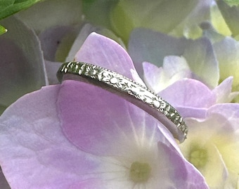 Ostby Barton 18K White Gold Floral Wedding Band  Size 5  1.8 grams