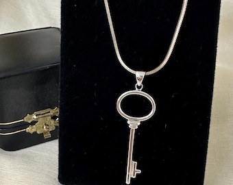 Sterling Silver skeleton key Pendant & 20" inch Serpent Chain Necklace