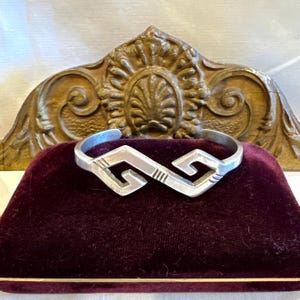 Vintage handmade heavy gauge Sterling Silver Cuff Bracelet Unisex Southwestern 925 Silver Cuff Bracelet