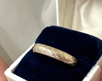 10K yellow gold textured pattern domed wedding stacking Band Ring, Sz 9