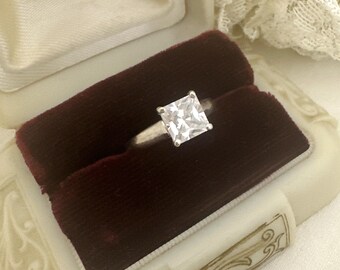 10K White Gold Princess cut CZ Solitaire Ring, Size 7, 1.5 Carat Cubic Zirconia Solitaire