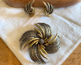 Arthur Pepper Mode Art Brooch Earring Set  1970’s Vintage ART silver & gold tone clip on earrings and brooch set