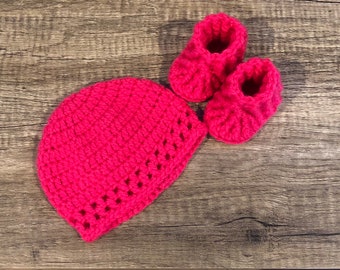 Booties Set 0-3//3-6// 6-9 Months Mitten Brand New Hand Knitted Pink Baby Bonnet