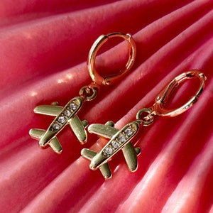 Regalo para azafata: pendientes de avión dorados, pendientes colgantes de avión, pendientes de avión delicados, regalo para amantes de los viajes.