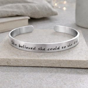 Inspirerende armbanden voor meisjes – ze geloofde dat ze het kon, dus deed ze het cuff – cadeaus voor tieners Dames en afstuderen