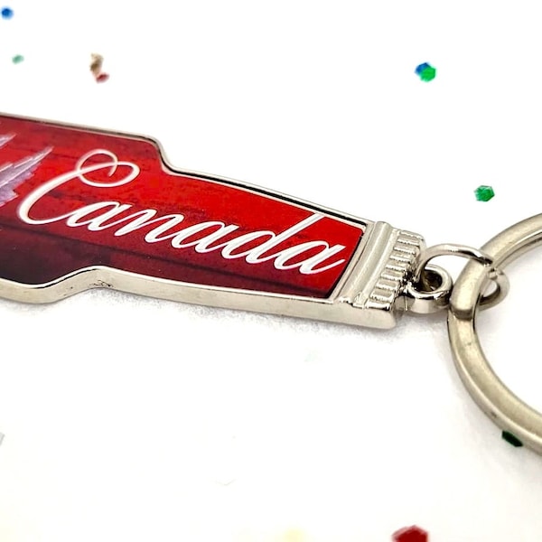 Gepersonaliseerde Canada Souvenir flesopener Sleutelhanger met een aangepaste gegraveerde boodschap op de achterkant.