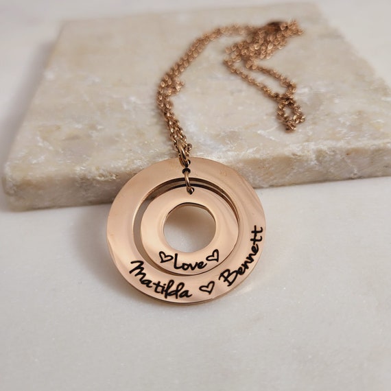 Customized Names Round Pendant Disc necklace. Double Round Disks Pendants. Linked Circle Necklace.