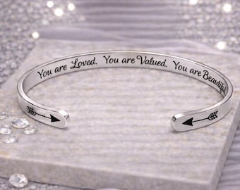 Sie sind geliebt, geschätzt, schön - verstellbares Inspirations-Manschettenarmband aus Edelstahl